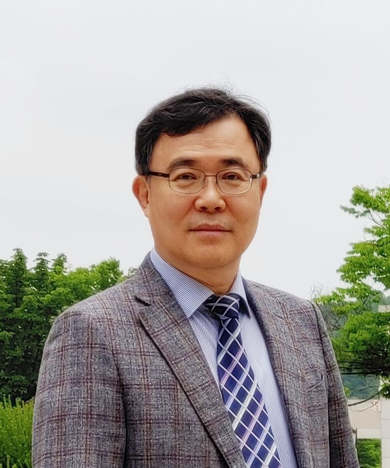 Younghwan Kim